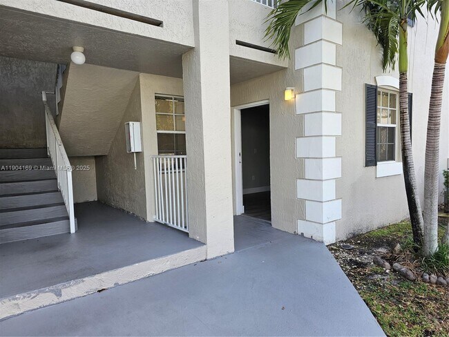 Foto del edificio - 2880 N Oakland Forest Dr