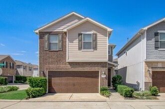 Building Photo - 10214 Pinewood Fox Dr