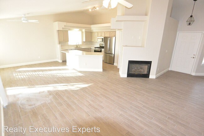 Building Photo - 3 br, 2 bath House - 8313 Divernon Ave
