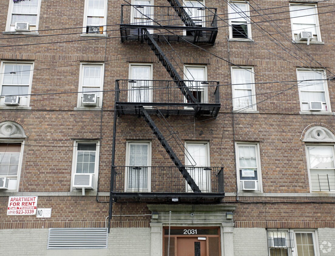 Foto del edificio - 2031 Ryer Ave