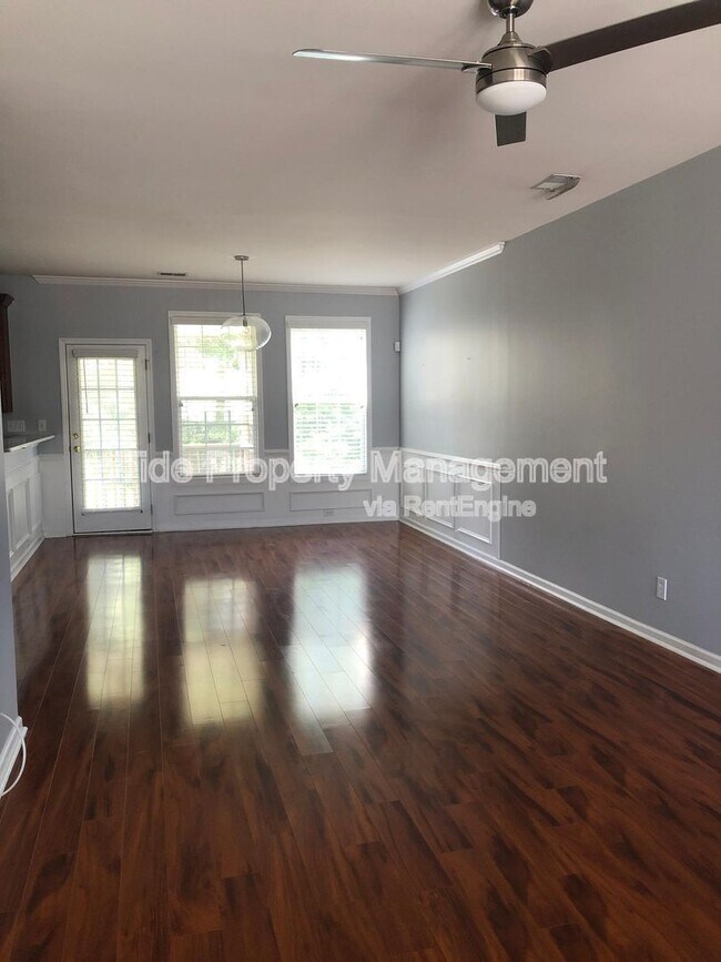 Foto del edificio - 1451 Hamlin Park Cir