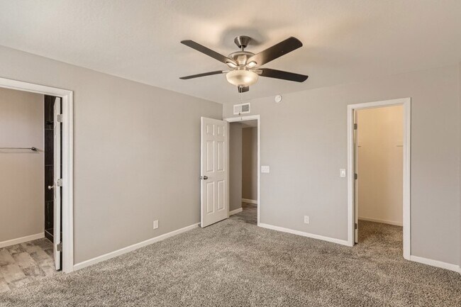 Building Photo - 15851 N 60Th Drive