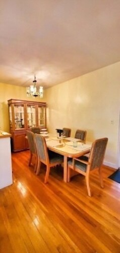 Foto principal - 573 Washington St