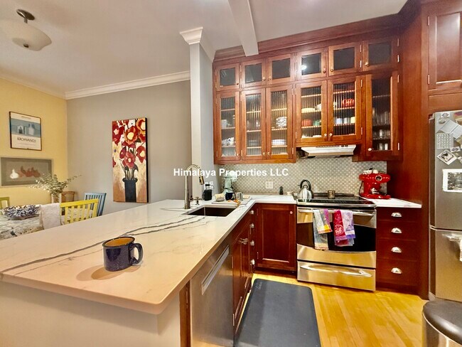Foto del edificio - 381 Huron Ave