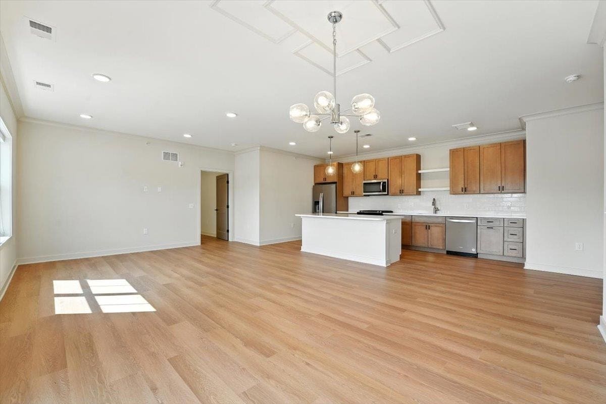 Primary Photo - 440 N Ave E
