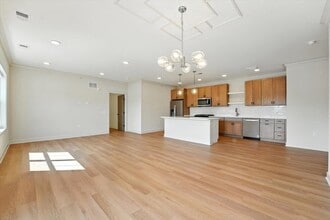 Building Photo - 440 N Ave E