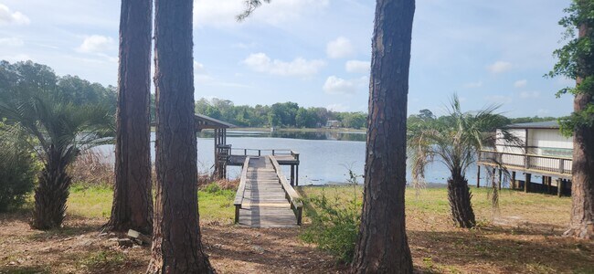 Building Photo - 800 Lake Shore Ter