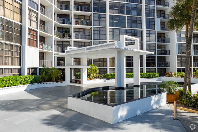 Building Photo - Towers of Oceanview East
