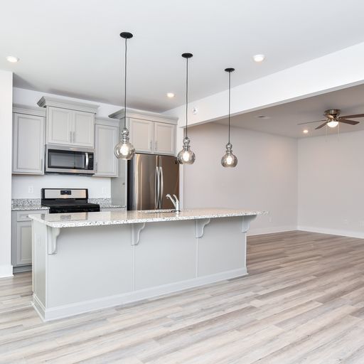 Building Photo - Awesome Townhome near downtown Greer