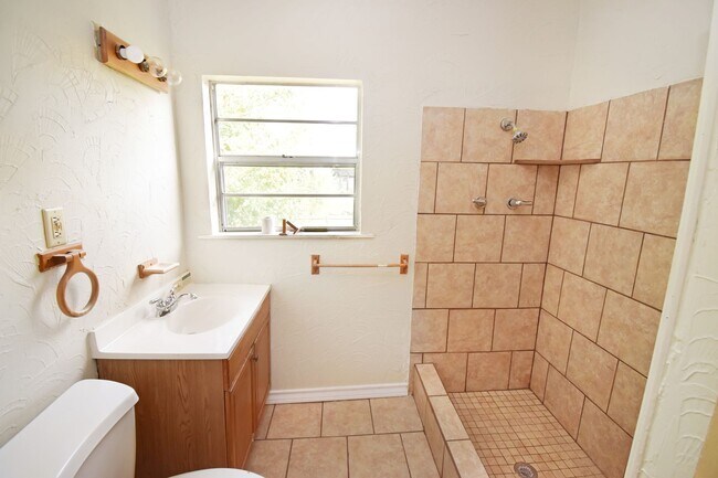 Foto del edificio - 3BR/1BA