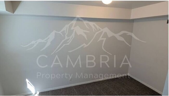 Foto del edificio - Charming Basement Unit with Separate Entrance
