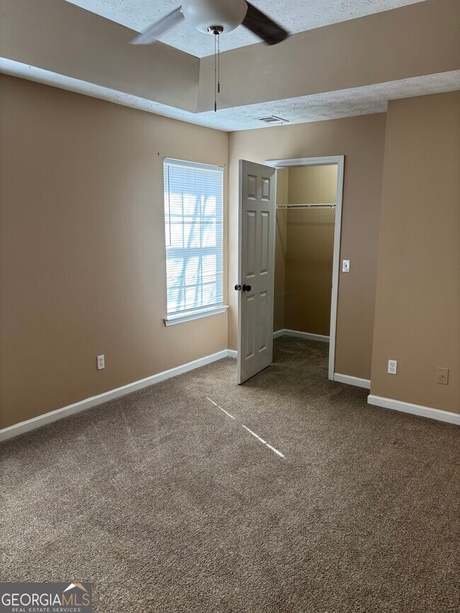 Foto del edificio - 6111 Camden Forrest Dr