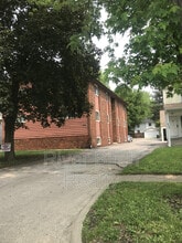 Building Photo - 425 W Lawrence Ave
