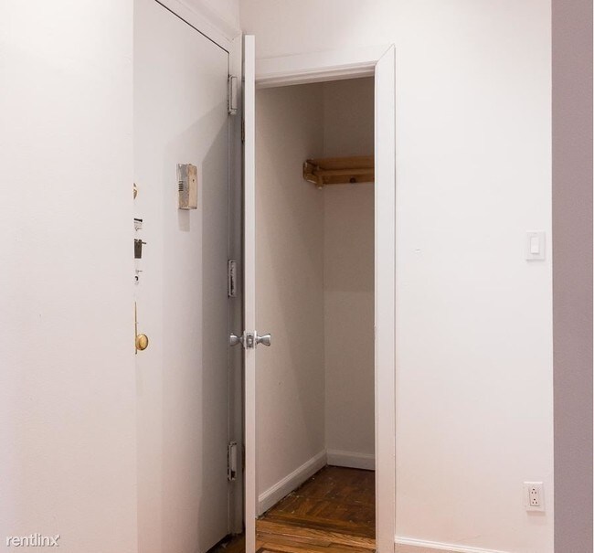 Building Photo - 3 br, 1 bath  - 436 Eastern Pkwy Apt 6A