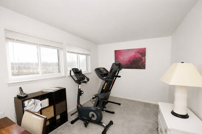 Den which can be made to a 2nd bedroom with a storage unit - 10L Dennison Dr