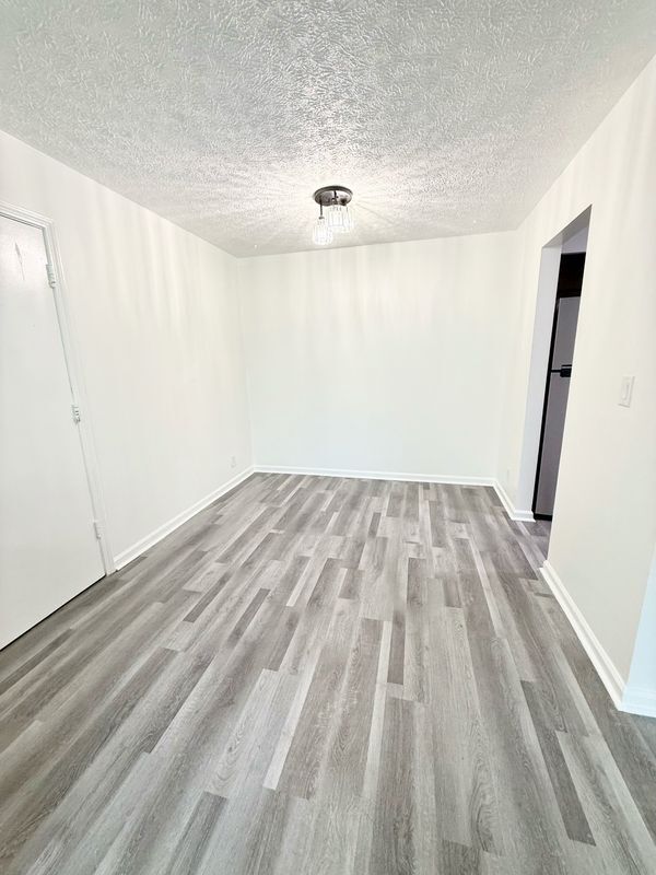 Foto del edificio - 7076 Wildwood Cir