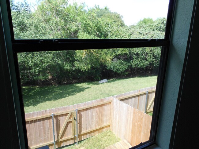 Foto del edificio - 1411 Gracy Farms Ln