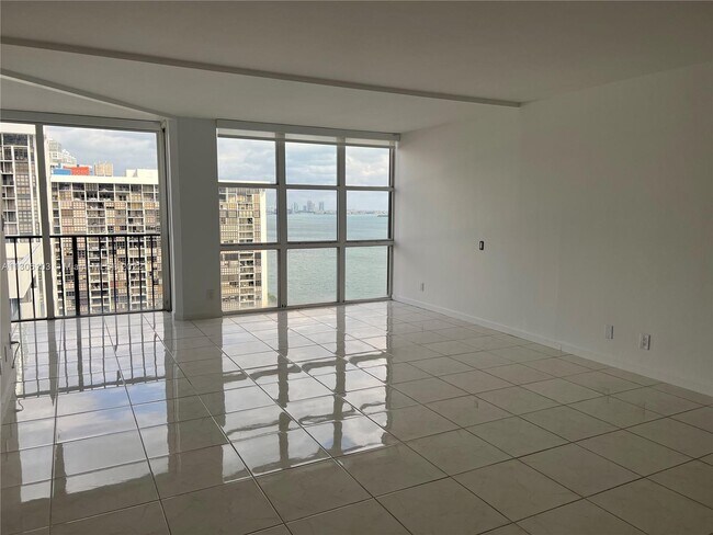 Building Photo - 1925 Brickell Ave
