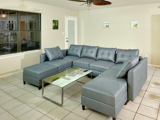 Foto del edificio - 10785 Silver Creek Dr