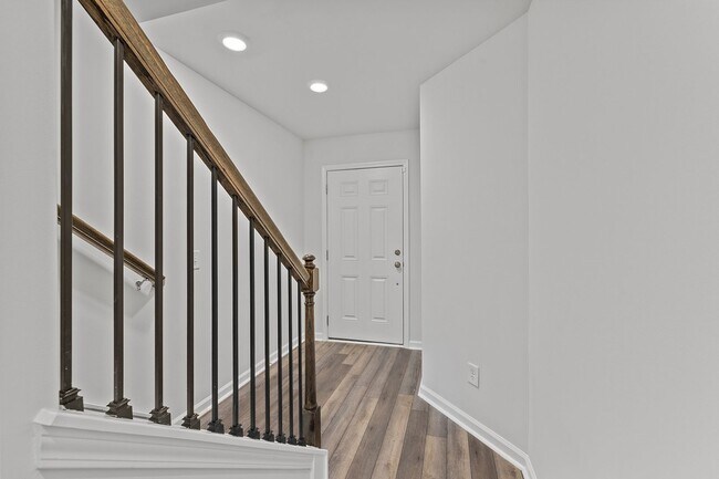 Foto del edificio - **Spacious 3bd/3ba Townhome in Raleigh**