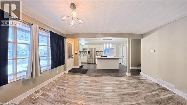 Photo du bâtiment - 61 Bosworth Crescent