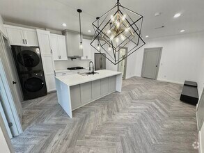 Building Photo - 2643 Summerchase Ave
