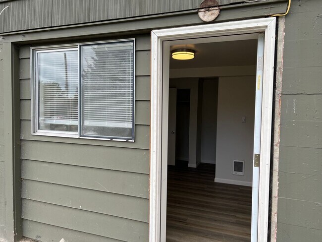 Foto del edificio - Bremerton Duplex