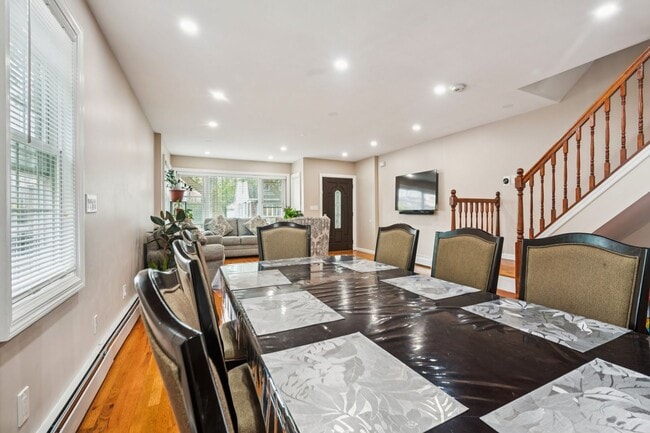 Foto del edificio - 83-23 160th St