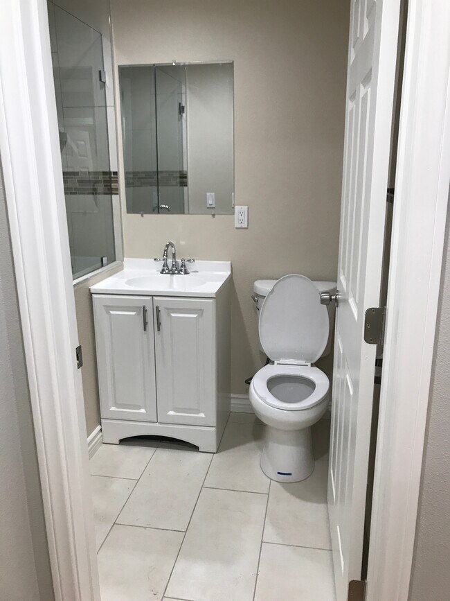 Foto del edificio - 18941 Vose St