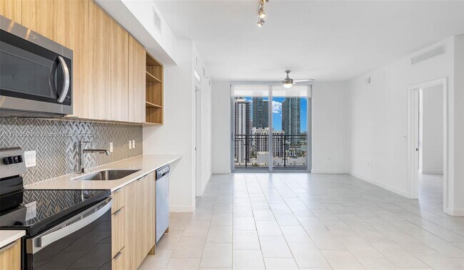 Foto del edificio - 2150 N Bayshore Dr