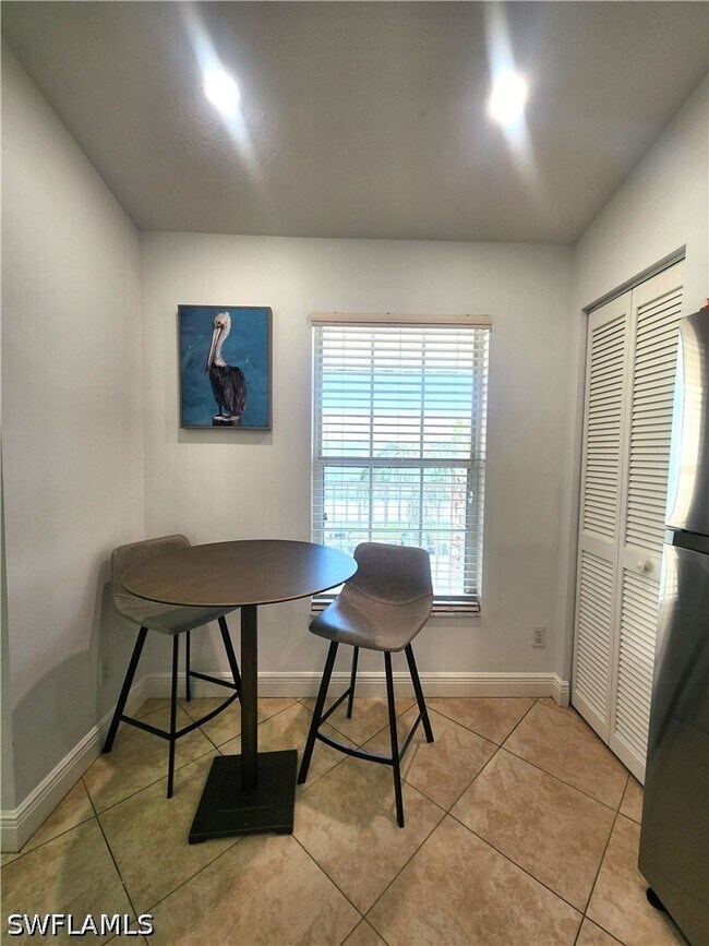 Foto del edificio - 9640 Victoria Ln