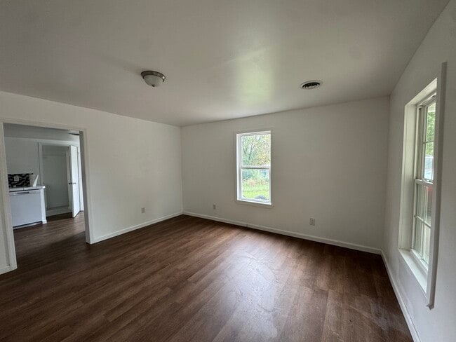 Building Photo - 512 N Hill St
