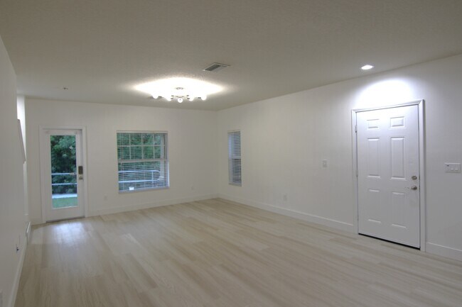 Foto del edificio - 4635 Chatterton Way