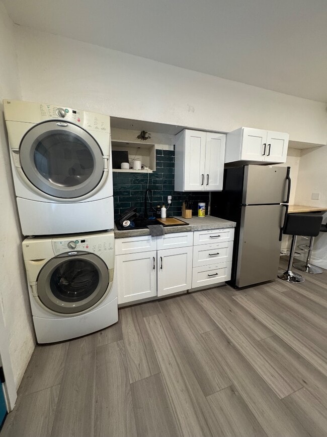 Photo - 1845 E Monroe St Apartment