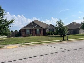Building Photo - 121 Genoa Way