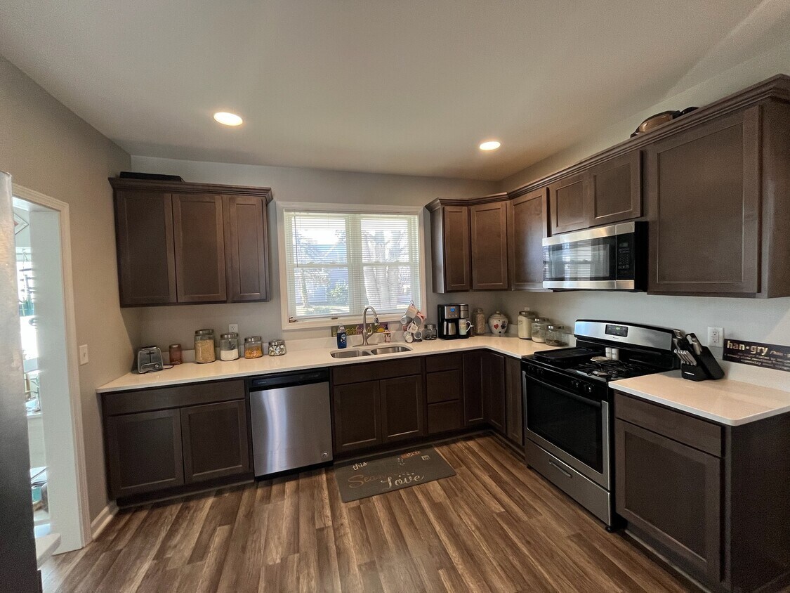 Completely renovated kitchen with 9' ceilings and all the modern amenities nities - 402 Garfield Street