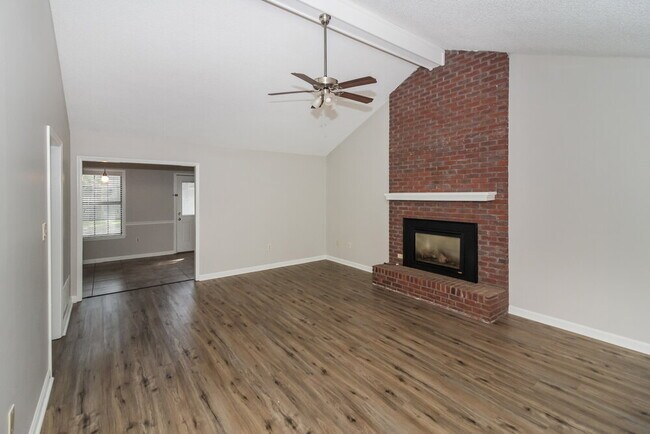 Foto del edificio - 7352 Alexander Rd