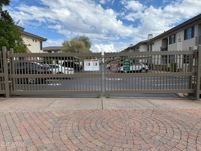 Foto del edificio - 6900 E Princess Dr