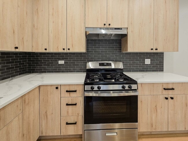 Building Photo - 2257 W Argyle St