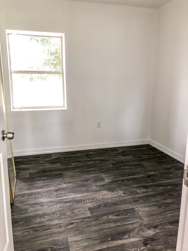 Foto principal - 12838 Florida Ave