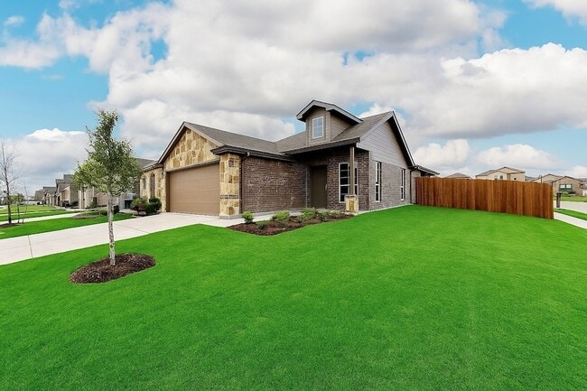 Building Photo - 810 Shear Dr