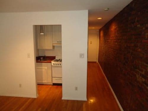 Building Photo - 333 W 11th St