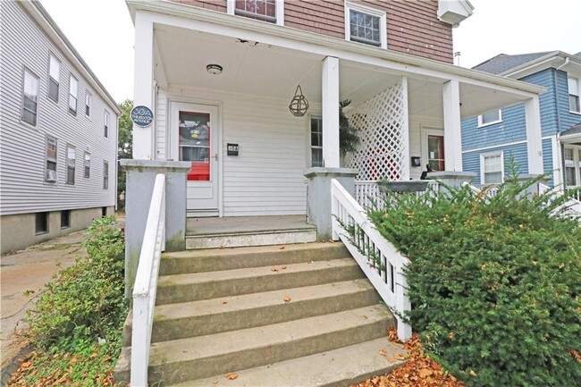 Foto del edificio - 30 Thurston Ave