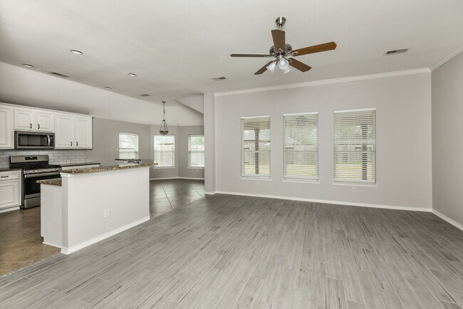 Building Photo - 15802 Magnolia Shores Ln
