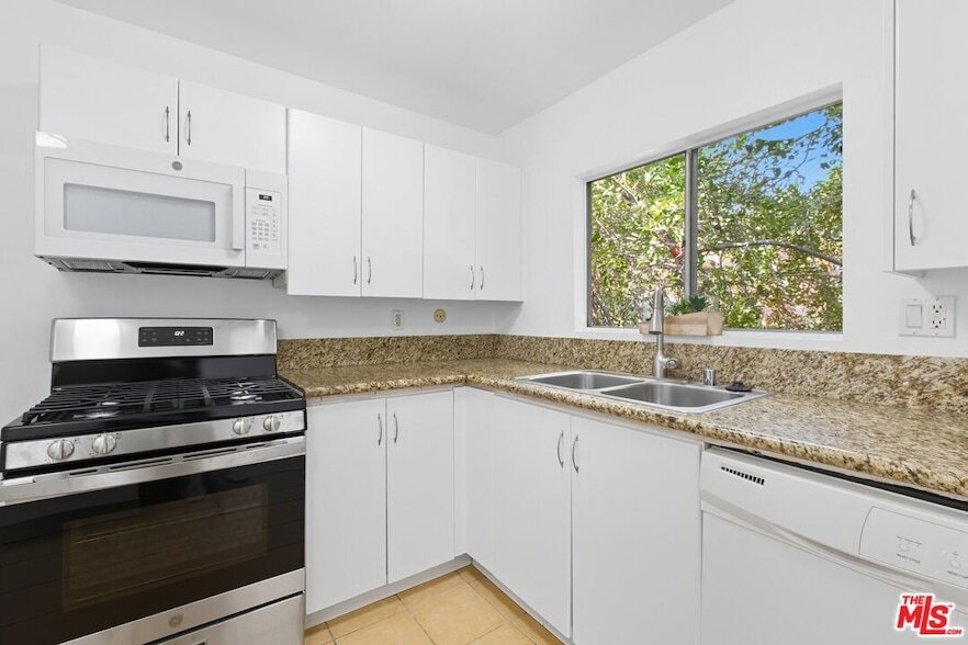 Foto principal - 18350 Hatteras St