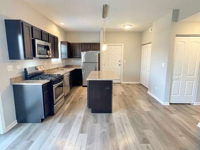 Foto del edificio - 811 E Main St