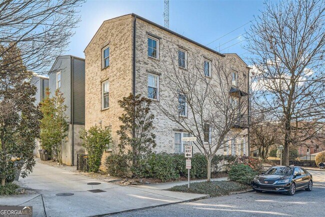 Building Photo - 2079 Manchester St NE