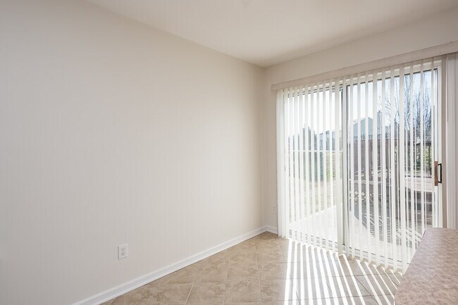 Foto del edificio - 5010 Stowe Derby Dr