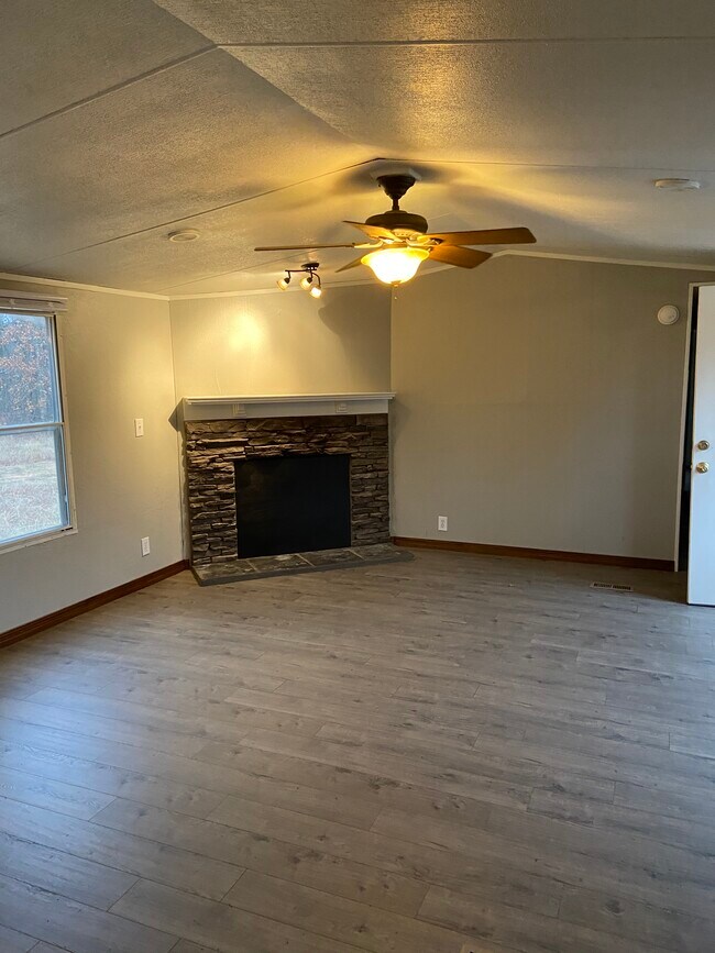 Foto del edificio - 14855 E Etowah Rd
