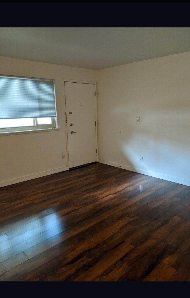 Lvg rm facing entry - 4200 Fremont Ave N